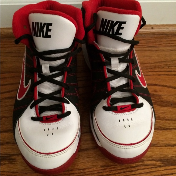 NIKE Boys Youth size 6.