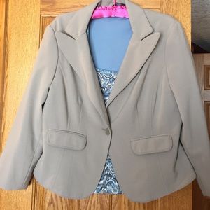 SALE🎉🎉🎉Nicole Miller 2 piece pant suit