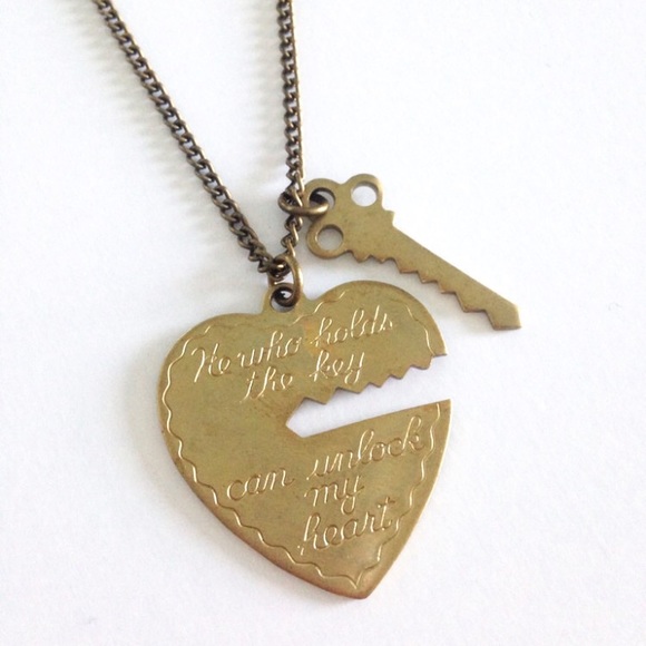 Leila Jewelry 💛 Heart Necklace - Picture 1 of 4