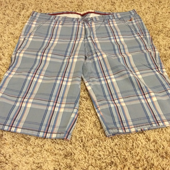 Bundle of 4 Hollister Bermuda shorts