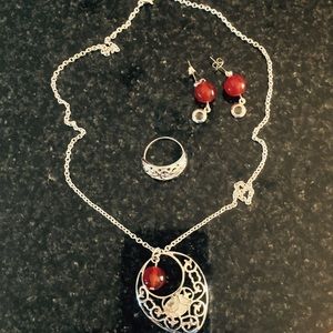 Three piece jewelry set