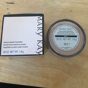 Mary Kay Mineral Powder Beige 1 and Brush.