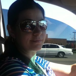 Meet your Posher, Lorena