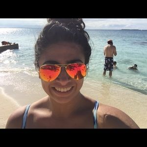 Meet your Posher, Alicia