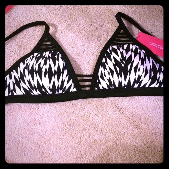 Black and white bathing suit top!