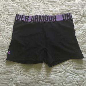 Women's Underarmour compression shorts