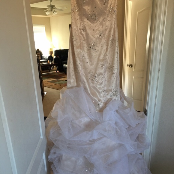 Elizabeth Anthony Gown -with cloud like tulling - Picture 2 of 4
