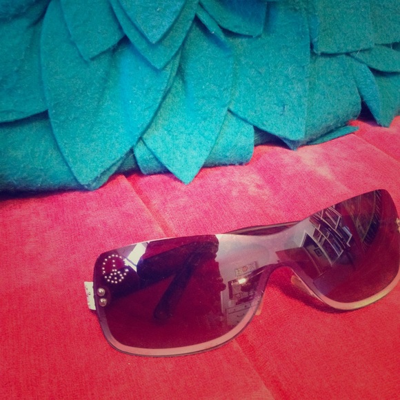 Sleek Chic Sunglasses