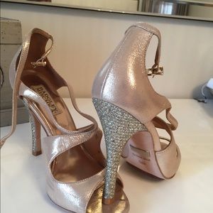 Heels in aaaamazing condition, worn once!