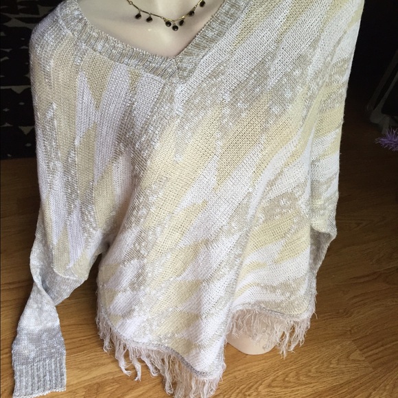 NEW Fringe poncho style top - Picture 3 of 5