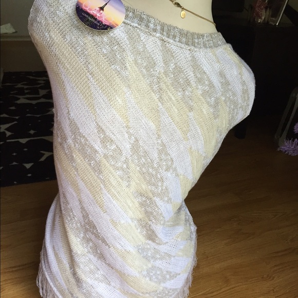 NEW Fringe poncho style top - Picture 4 of 5