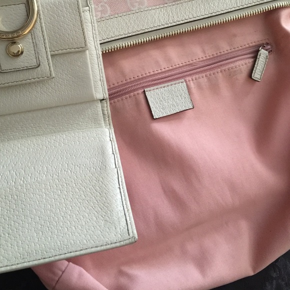 Gucci Handbags - 💯Authentic Gucci Handbag and wallet