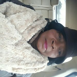 Meet your Posher, Juanita