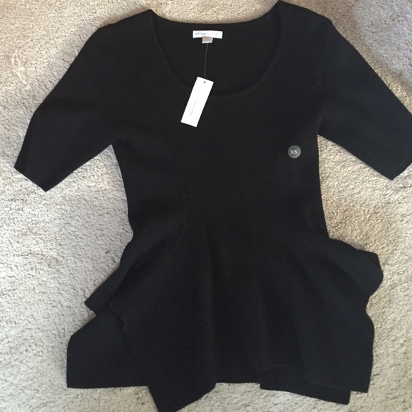 🌺HP🌺 Peplum Sharkbite Pullover - Picture 3 of 3