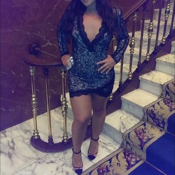 Sexy lace low cut dress - Picture 2 of 4