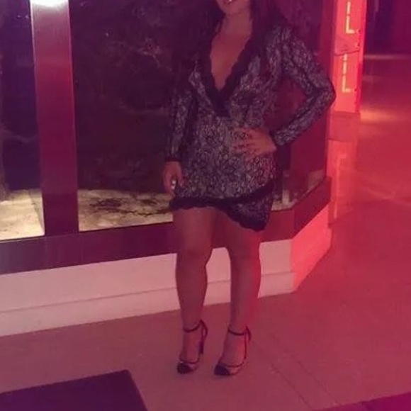 Sexy lace low cut dress - Picture 4 of 4