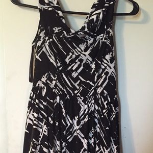 Black & White dress. Very comfortable and stretchy