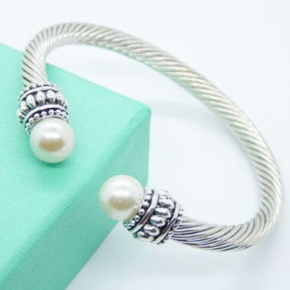 Boutique Jewelry - NWT Silver Pearl Cable Bracelet