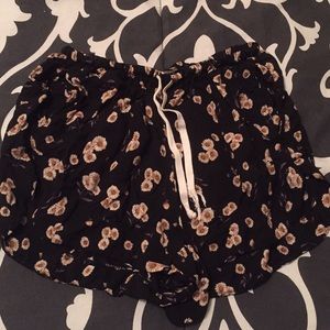 Brandy Melville Eve shorts