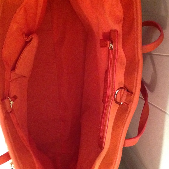 BCBG Orange Quilted Shopping Tote Bag NWT - Picture 3 of 4