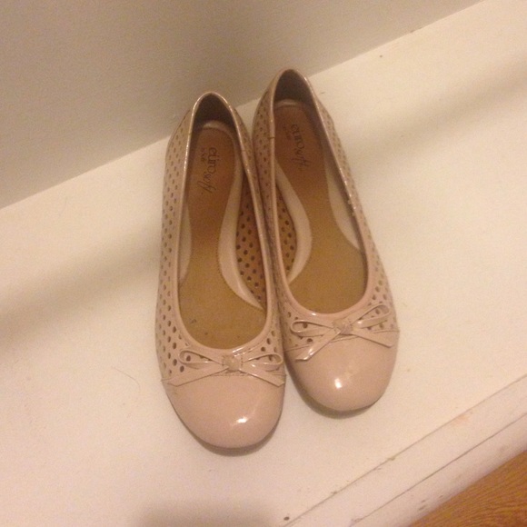 Nude ballet flats