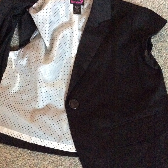 Vest - Picture 2 of 4