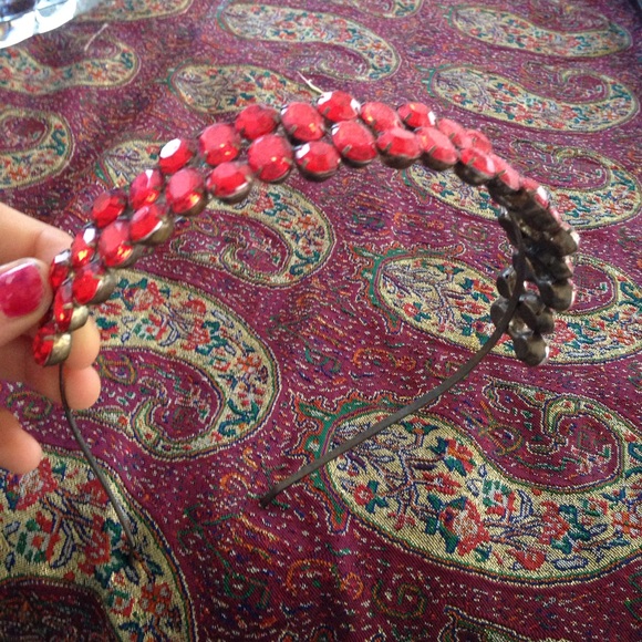 red headband - Picture 1 of 3