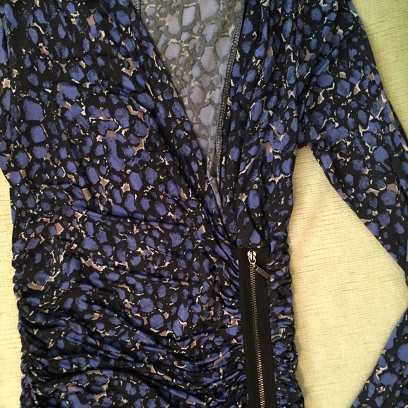 Asymmetric zipper Bebe dress - Picture 2 of 4