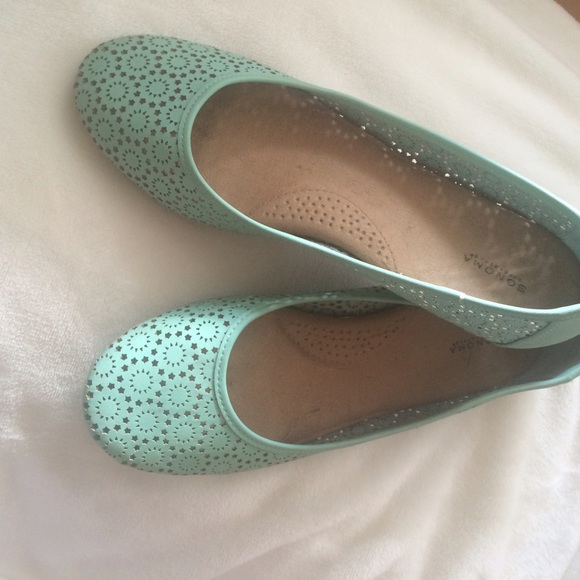 Sonoma flats size 9