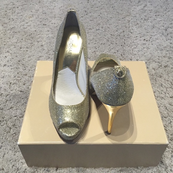 Michael Kors Gold Pumps BRAND NEW NEVER WORN