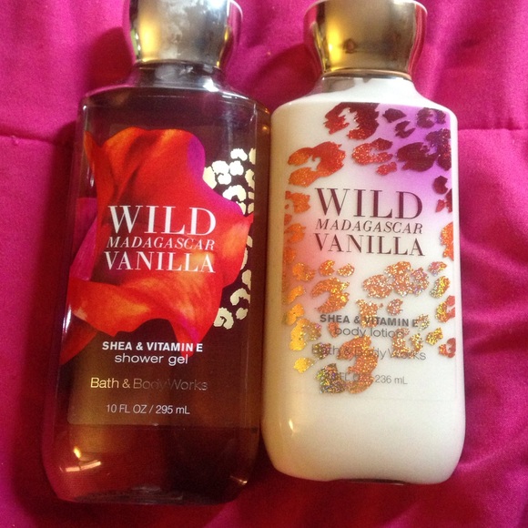 BATH & BODY WORKS LOTION AND SHOWER GEL SET