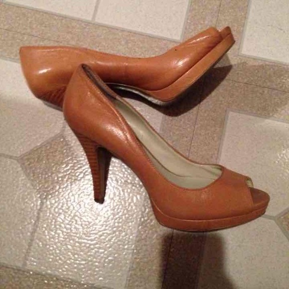 Nude peeptoe low platform heel