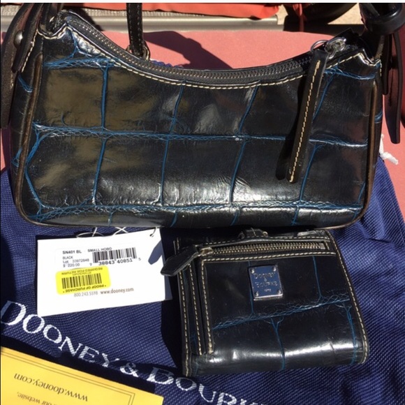Dooney & Bourke Handbags - 🌟Dooney & Bourke Nile collection handbag & wallet