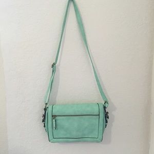 Cross body bag.🎌