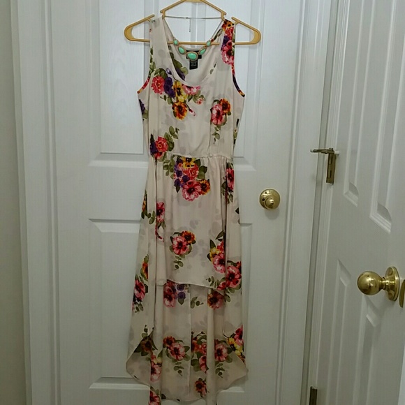 Hi-lo  dress - Picture 1 of 4