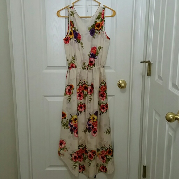 Hi-lo  dress - Picture 2 of 4