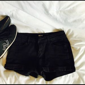 black BDG mid rise shorties!