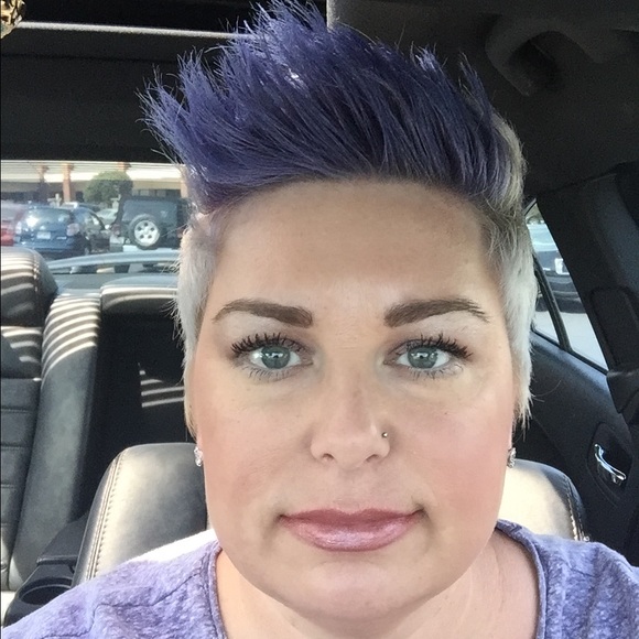 Meet your Posher, Leigh