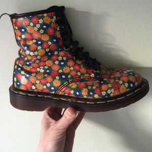 Vintage Dr. Martins 90s Floral Print Rare 💙💚❤️💛