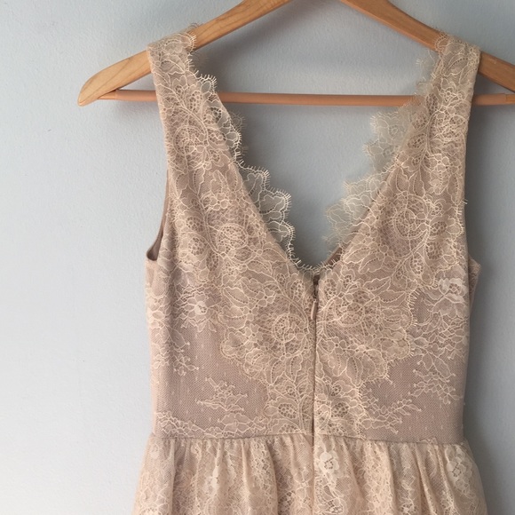 BCBGMAXAZRIA LACE VNECK DRESS, Size XXS. - Picture 2 of 4