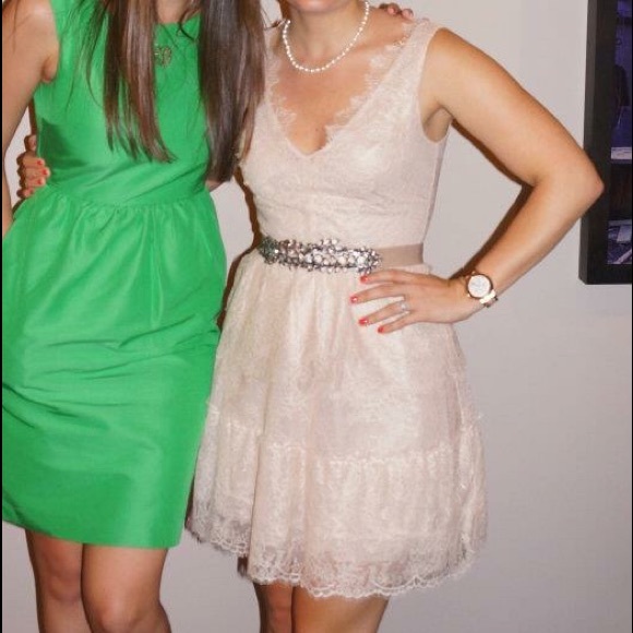 BCBGMAXAZRIA LACE VNECK DRESS, Size XXS. - Picture 4 of 4