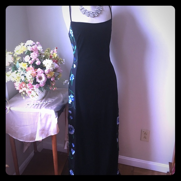 Cache Flower Side Embroidered Gown - Picture 1 of 4