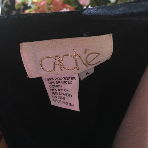 Cache Flower Side Embroidered Gown - Picture 4 of 4