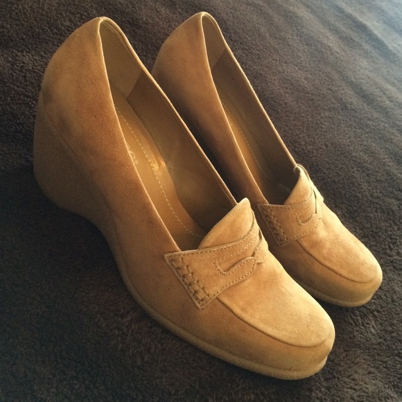 Suede wedge