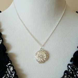 Personal diffuser necklace NWOT