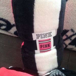 NWT VICTORIA'S SECRET PINK BLANKET