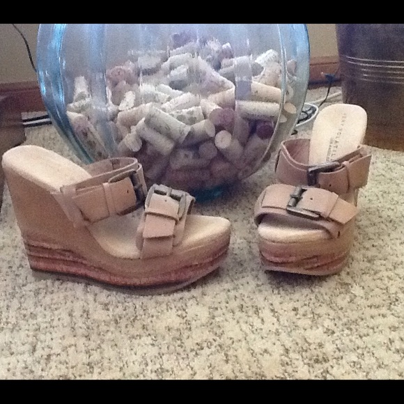 Very Volatile Sandles