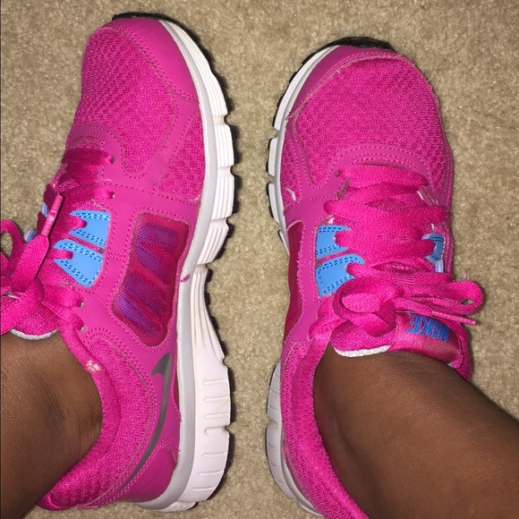 MAKE AN OFFER Pink nike dual fusion s2!!