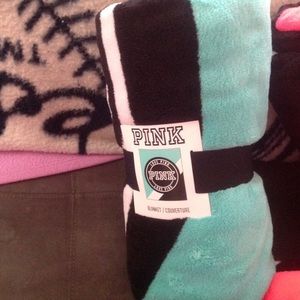 NWT Victoria's SECRET PINK BLANKET- PRICE IS FIRM
