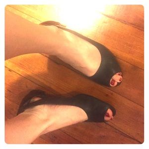 8 1/2 Clarks Flats-Black